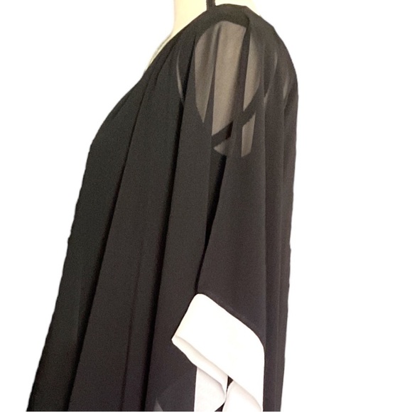 $10$ add on COLEBROOKE by Windsmore black & white chiffon colour block flowy top - Picture 9 of 14